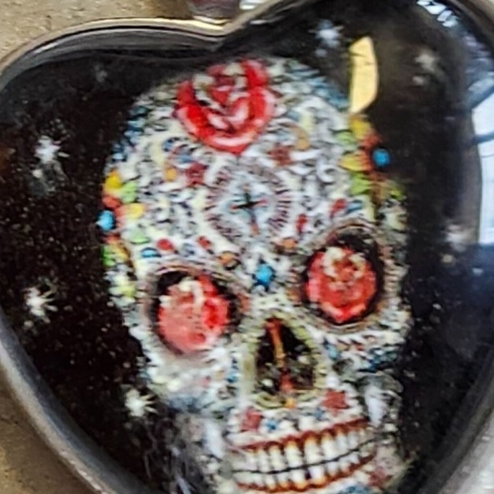 Exquisite Heart-shaped Colorful Skull Pattern Alloy Pendant Necklace For Gift Or